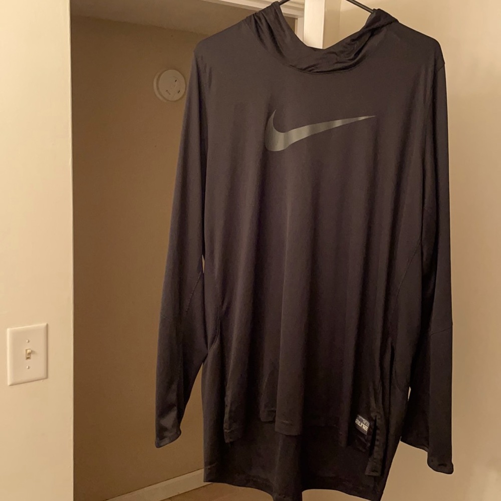 Men’s XXL Nike Dri-fit long sleeve pullover. Black with Gray logo.